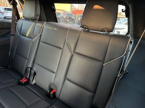 Used 2025 Cadillac Escalade Premium Luxury image 32