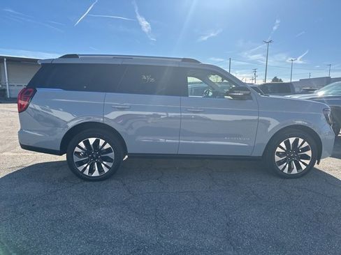 Used 2025 Ford Expedition Platinum w/ Driver's Package image 7