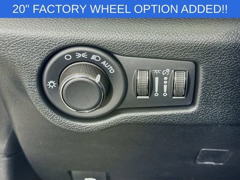 New 2027 Chrysler Pacifica Limited AWD/4WD image 10