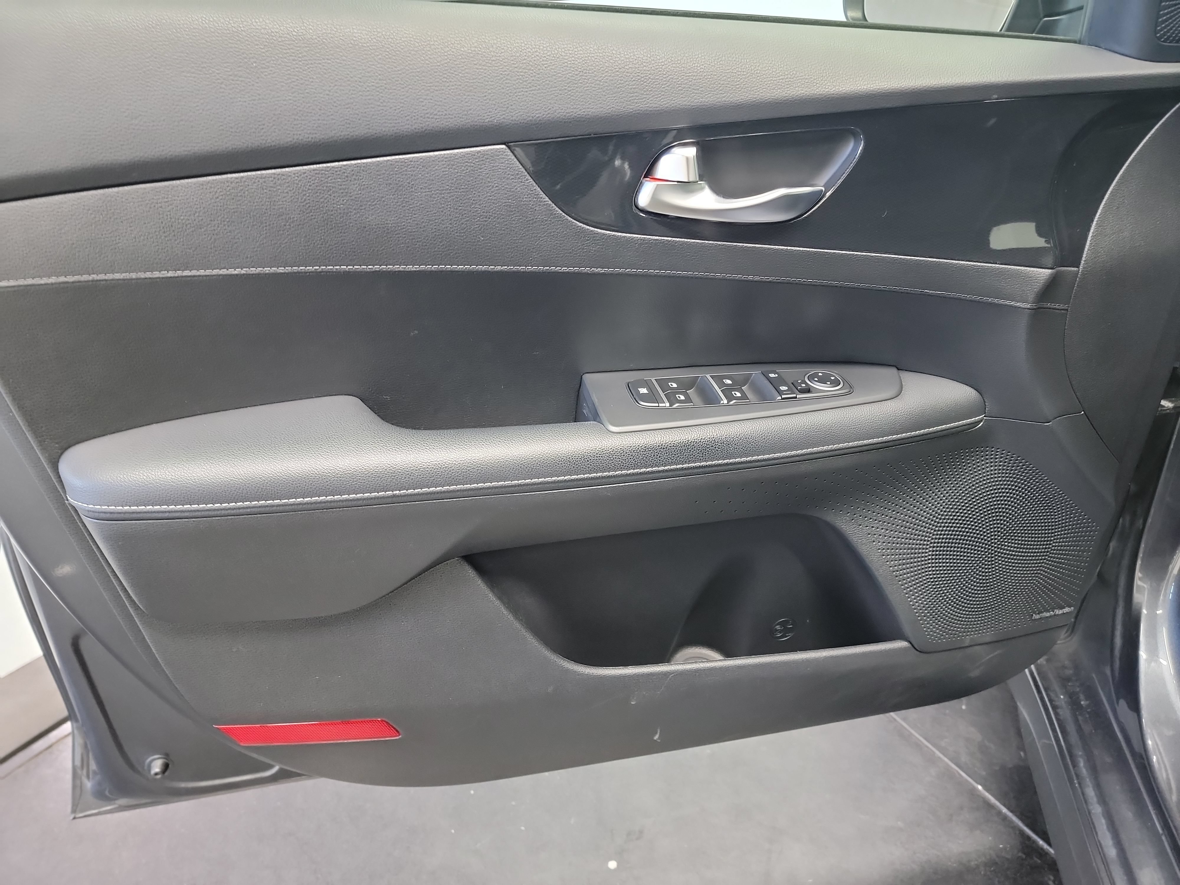 Used 2023 Kia Forte GT-Line w/ GT-Line Premium Package FWD image 8