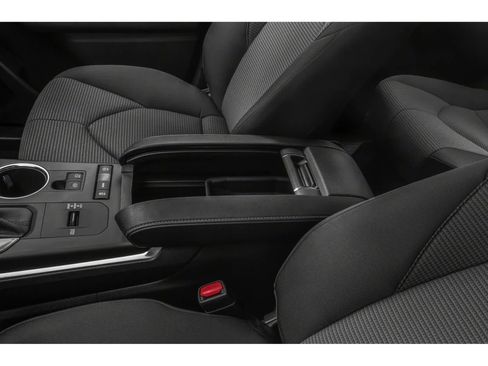 Used 2022 Toyota Highlander L FWD image 9