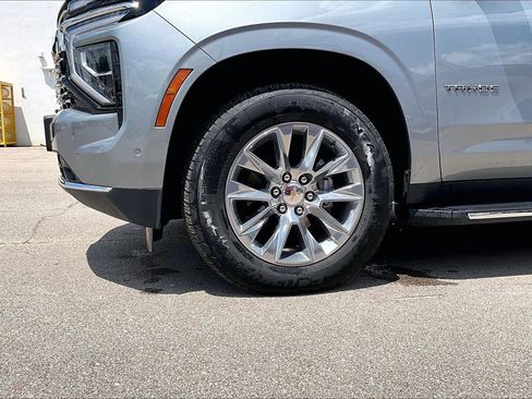 Used 2025 Chevrolet Tahoe Premier AWD/4WD image 2