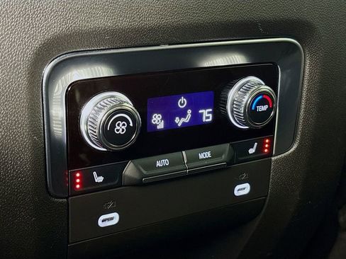 Used 2024 GMC Yukon XL AT4 w/ Technology Package image 30