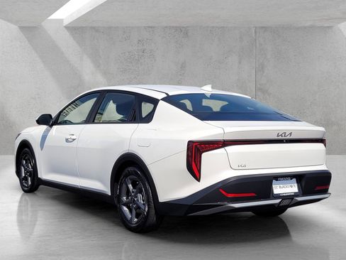 Used 2025 Kia K4 LXS image 6