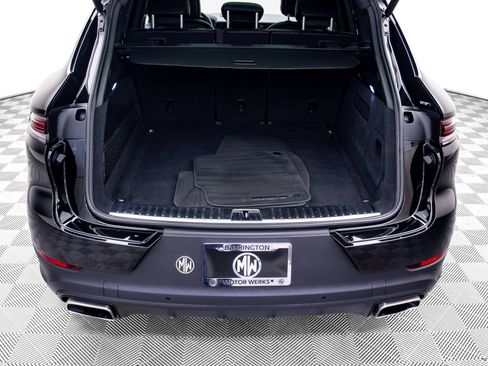 Certified 2024 Porsche Cayenne AWD/4WD image 30