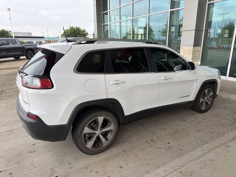 Used 2019 Jeep Cherokee Limited w/ Luxury Group FWD image 15