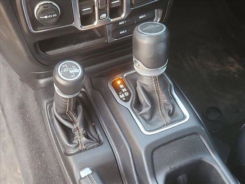 Used 2021 Jeep Gladiator Overland AWD/4WD image 14