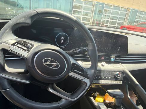Used 2023 Hyundai Elantra Limited FWD image 7