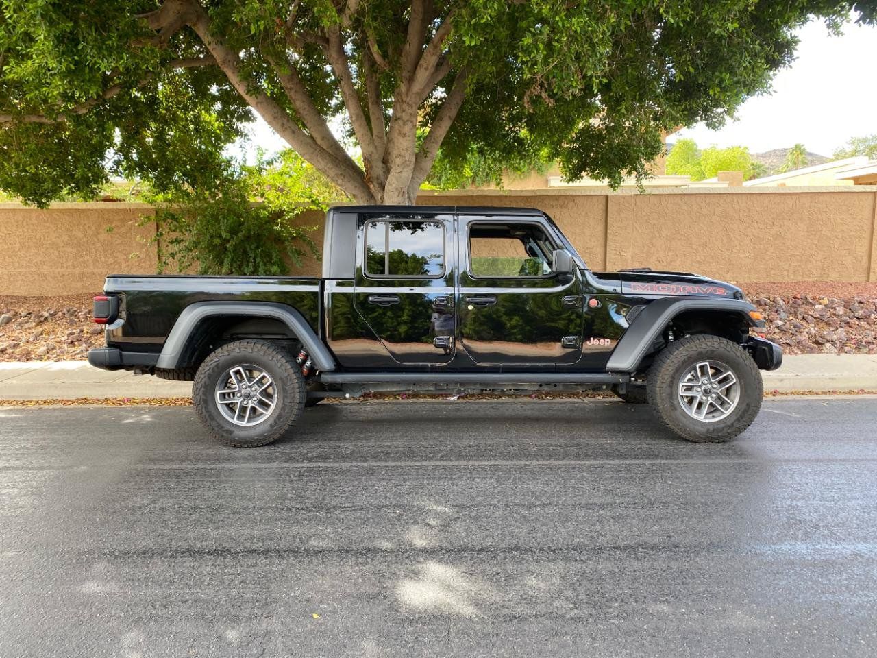 Used 2026 Jeep Gladiator Mojave AWD/4WD image 4