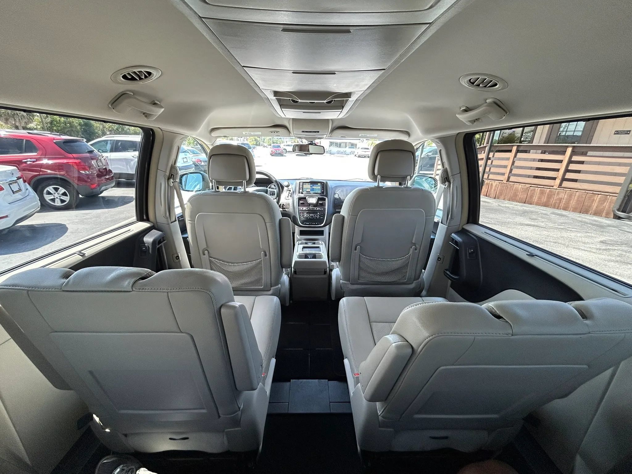 Used 2011 Chrysler Town & Country Touring-L FWD image 13