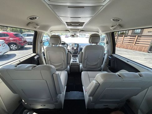 Used 2011 Chrysler Town & Country Touring-L FWD image 13