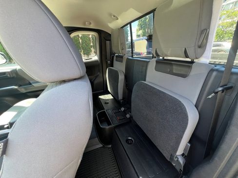 Used 2018 Toyota Tacoma SR5 AWD/4WD image 24