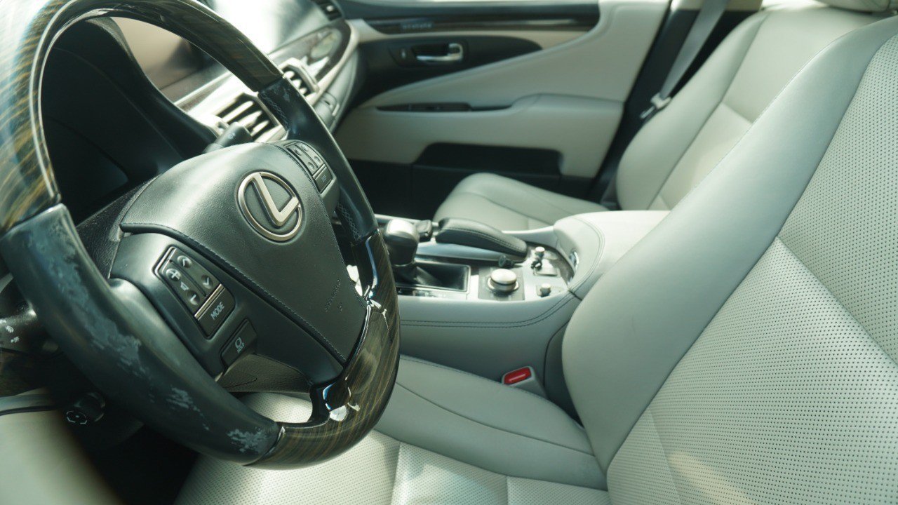 Used 2015 Lexus LS 460 AWD w/ Comfort Package image 10