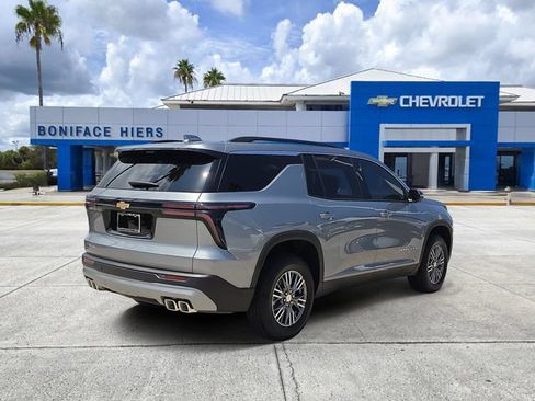 Used 2026 Chevrolet Traverse LT w/ Driver Confidence Package FWD image 4
