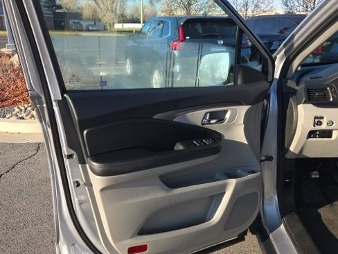 Used 2017 Honda Pilot EX-L image 8