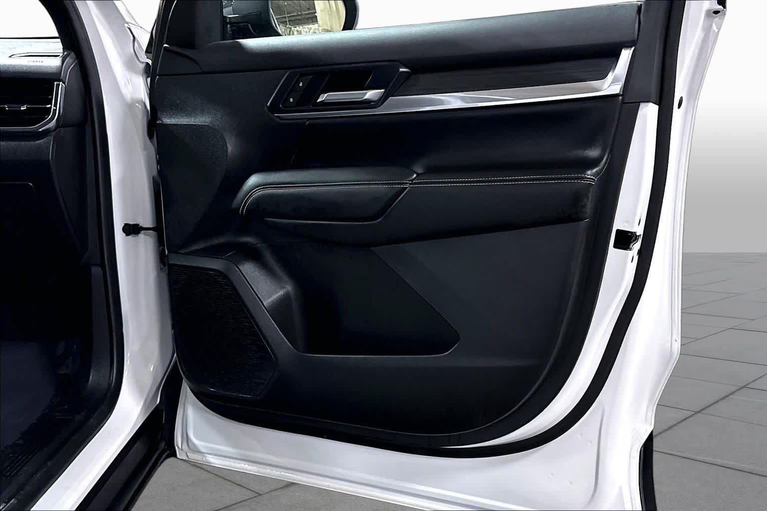 Used 2025 GMC Terrain Elevation w/ Elevation Premium Package AWD/4WD image 23