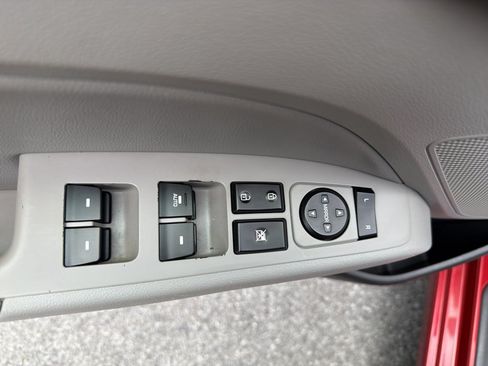 Used 2017 Hyundai Elantra Limited FWD image 12