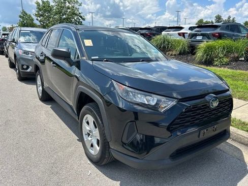 Used 2021 Toyota RAV4 LE AWD/4WD image 2