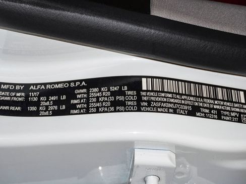 Used 2018 Alfa Romeo Stelvio Ti AWD/4WD image 30