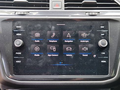 Used 2024 Volkswagen Tiguan SEL R-Line AWD/4WD image 9