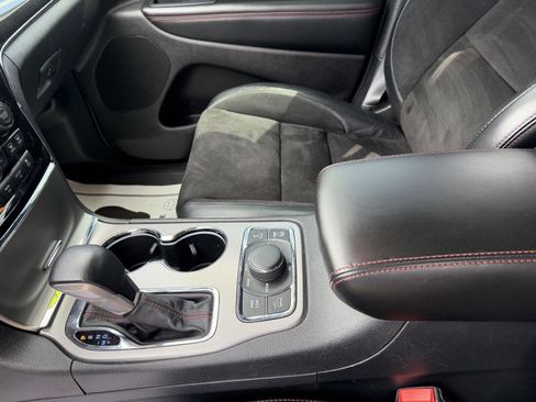 Used 2019 Jeep Grand Cherokee Trailhawk AWD/4WD image 12