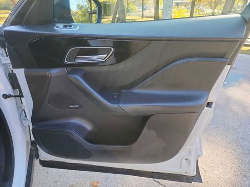 Used 2018 Jaguar F-PACE Premium image 43