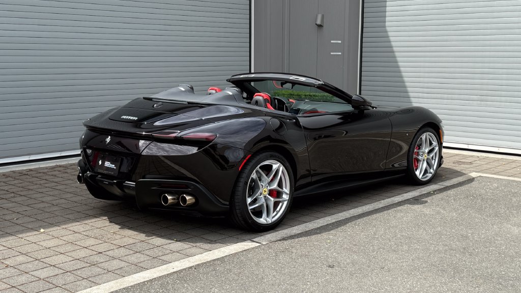 Used 2026 Ferrari Roma Spider RWD image 2