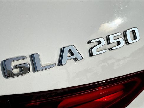 Used 2024 Mercedes-Benz GLA 250 4MATIC image 8