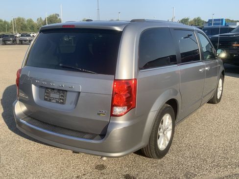 Used 2019 Dodge Grand Caravan SXT FWD image 12