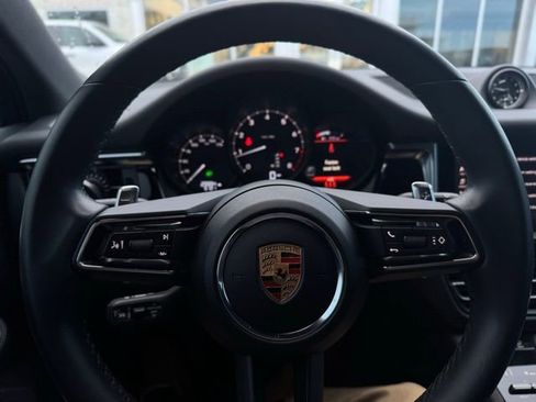 Used 2024 Porsche Macan Base image 27