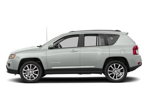 Used 2017 Jeep Compass Latitude image 3