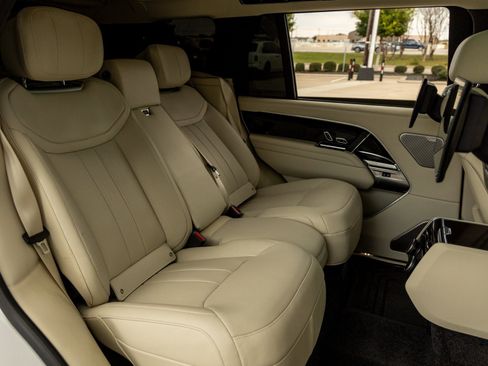 Used 2025 Land Rover Range Rover Long Wheelbase Autobiography image 37
