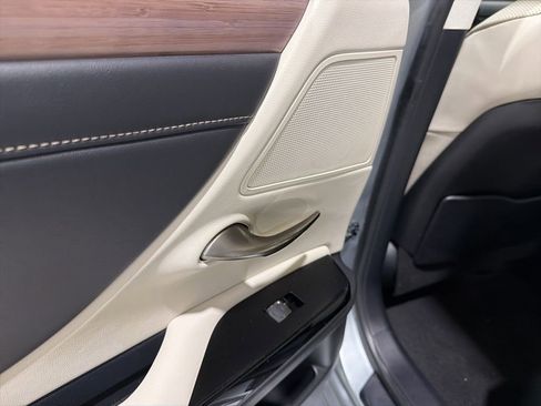 Used 2024 Lexus ES 350 w/ Premium Package image 37