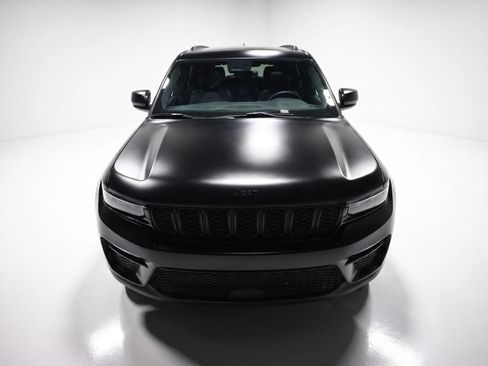 Used 2023 Jeep Grand Cherokee Altitude AWD/4WD image 6