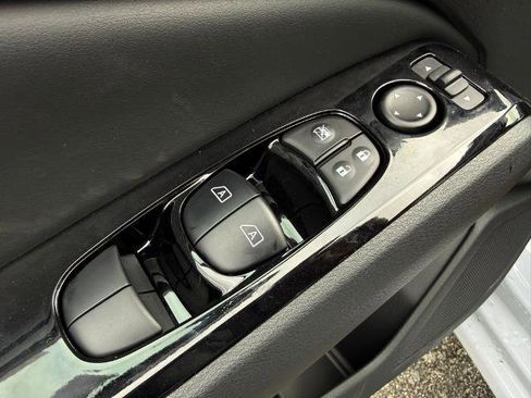 New 2025 Nissan Altima 2.5 SR w/ SR Premium Package image 21