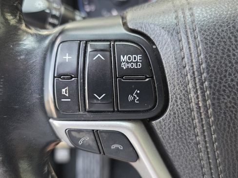 Used 2017 Toyota Highlander Limited FWD image 27