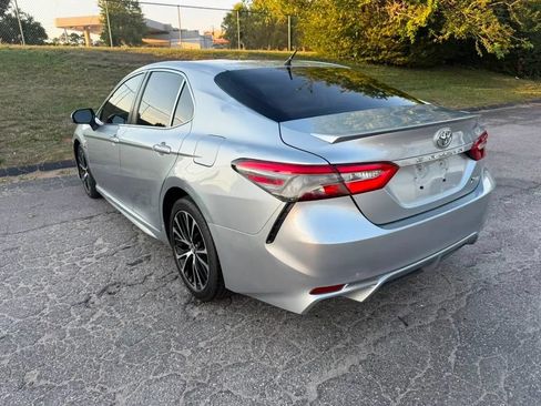 Used 2018 Toyota Camry SE FWD image 6