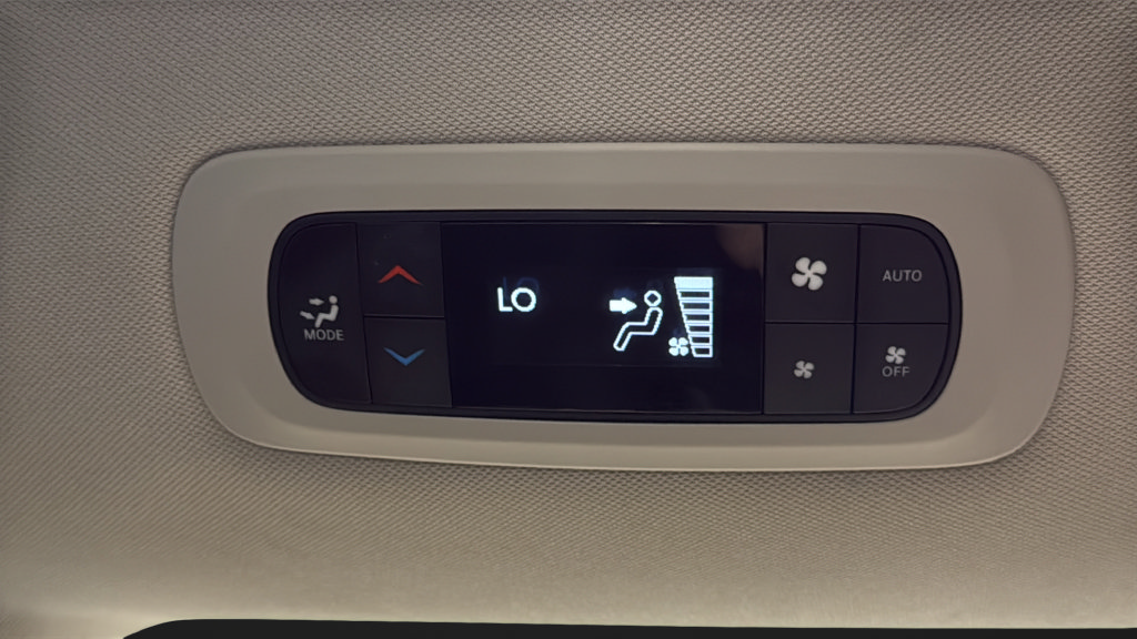 Used 2024 Chrysler Pacifica Touring-L FWD image 35