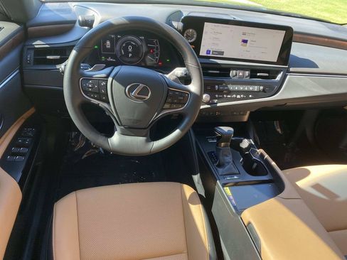 Used 2025 Lexus ES 300h w/ Premium Package FWD image 15