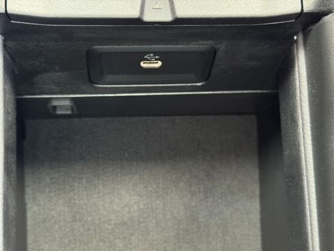 Used 2025 Mercedes-Benz E 350 4MATIC Sedan w/ Multicontour Seating Package image 39