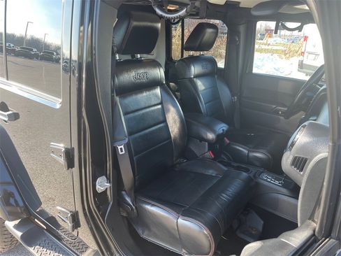 Used 2012 Jeep Wrangler Unlimited Sahara image 33