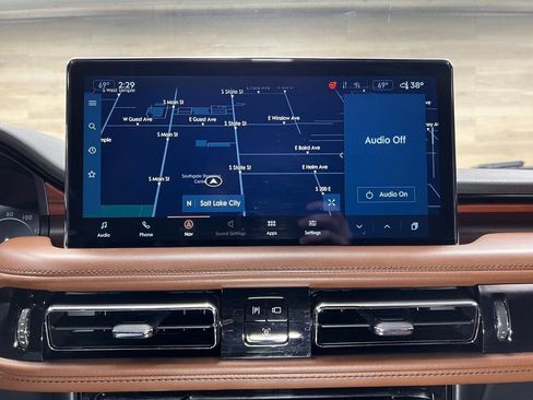 Used 2021 Lincoln Nautilus Reserve w/ Monochromatic Package image 8