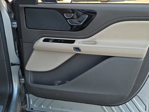 Used 2023 Lincoln Aviator Standard w/ Elements Package image 35