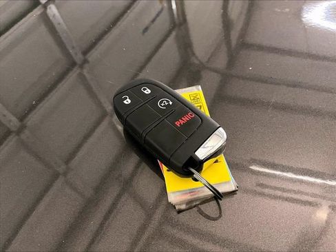 Used 2018 Jeep Renegade Latitude w/ UConnect 8.4 Nav Group AWD/4WD image 9