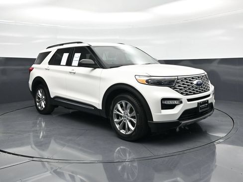 Certified 2021 Ford Explorer XLT w/ Equipment Group 202A RWD image 24