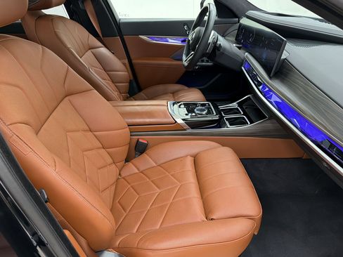 Used 2025 BMW 760i xDrive w/ Executive Package AWD/4WD image 24