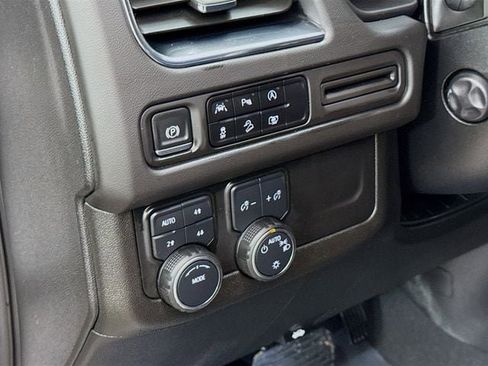 Used 2024 Chevrolet Suburban Z71 w/ Luxury Package image 12