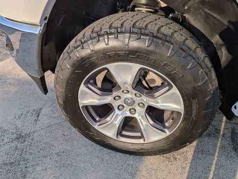 Used 2022 RAM 1500 Laramie AWD/4WD image 7