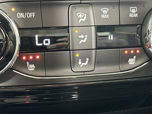 Used 2025 Chevrolet Trax ACTIV w/ Driver Confidence Package FWD image 19