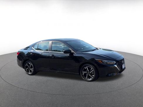 Used 2025 Nissan Sentra SV FWD image 2